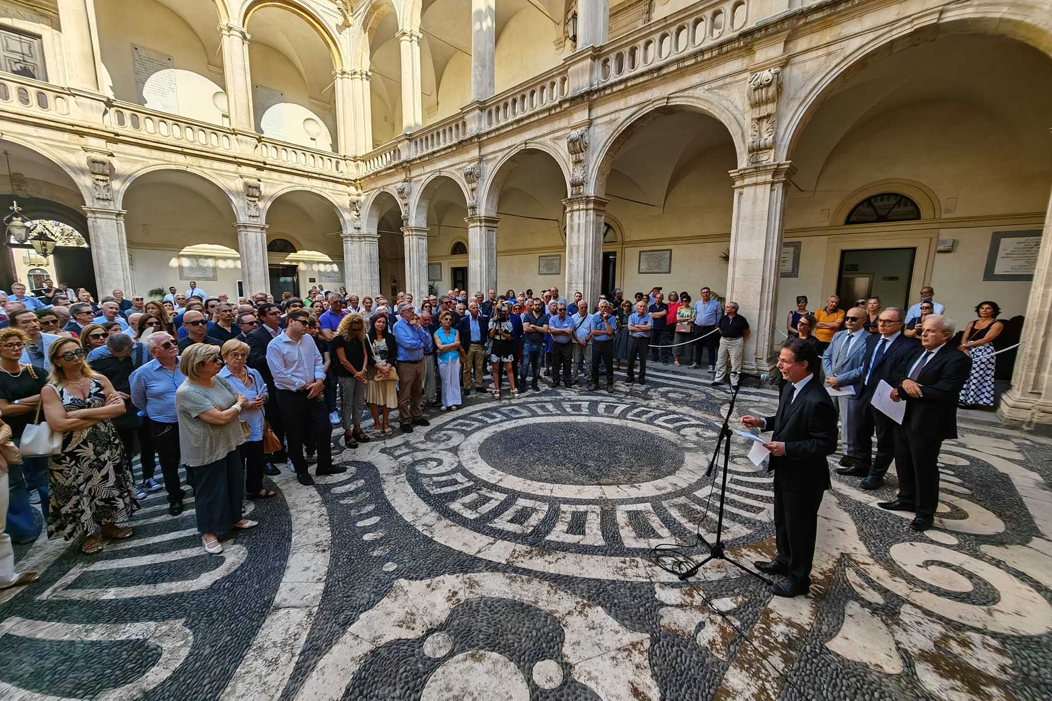 Un momento dell'intervento del rettore Francesco Priolo