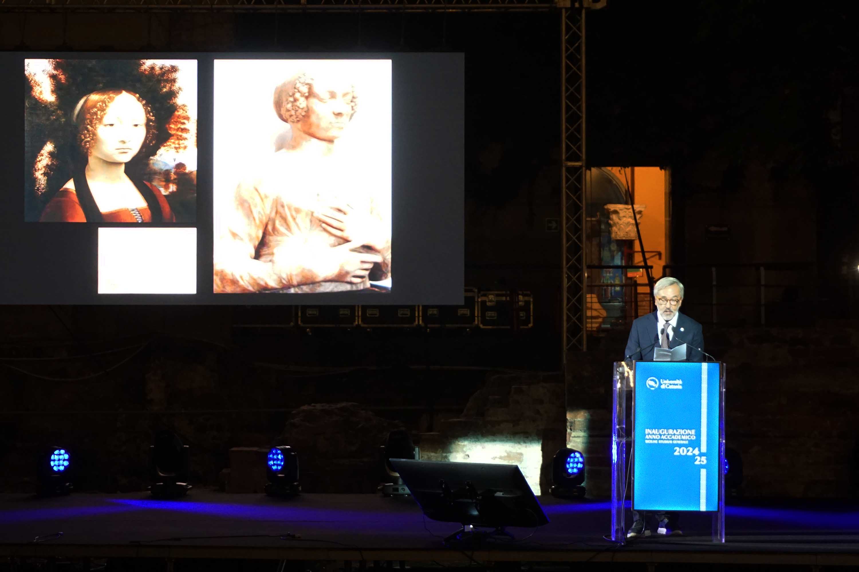 Il prof. Carlo Vecce durante la lectio magistralis in occasione dell'inaugurazione dell'anno accademico