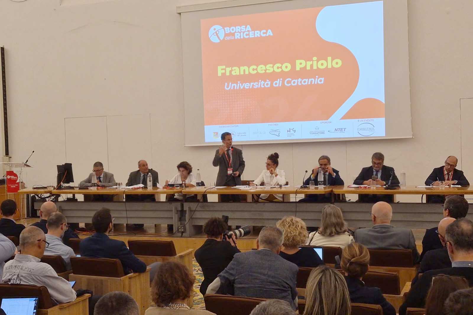 Un momento dell'intervento del rettore Francesco Priolo