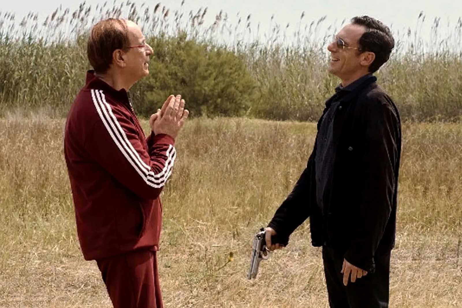 Toni Servillo ed Elio Germano in una scena del film