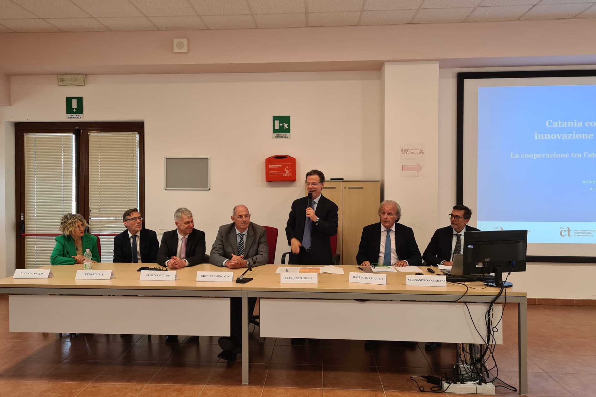 Il tavolo dei relatori, rappresentanti di Unict e Xtronic