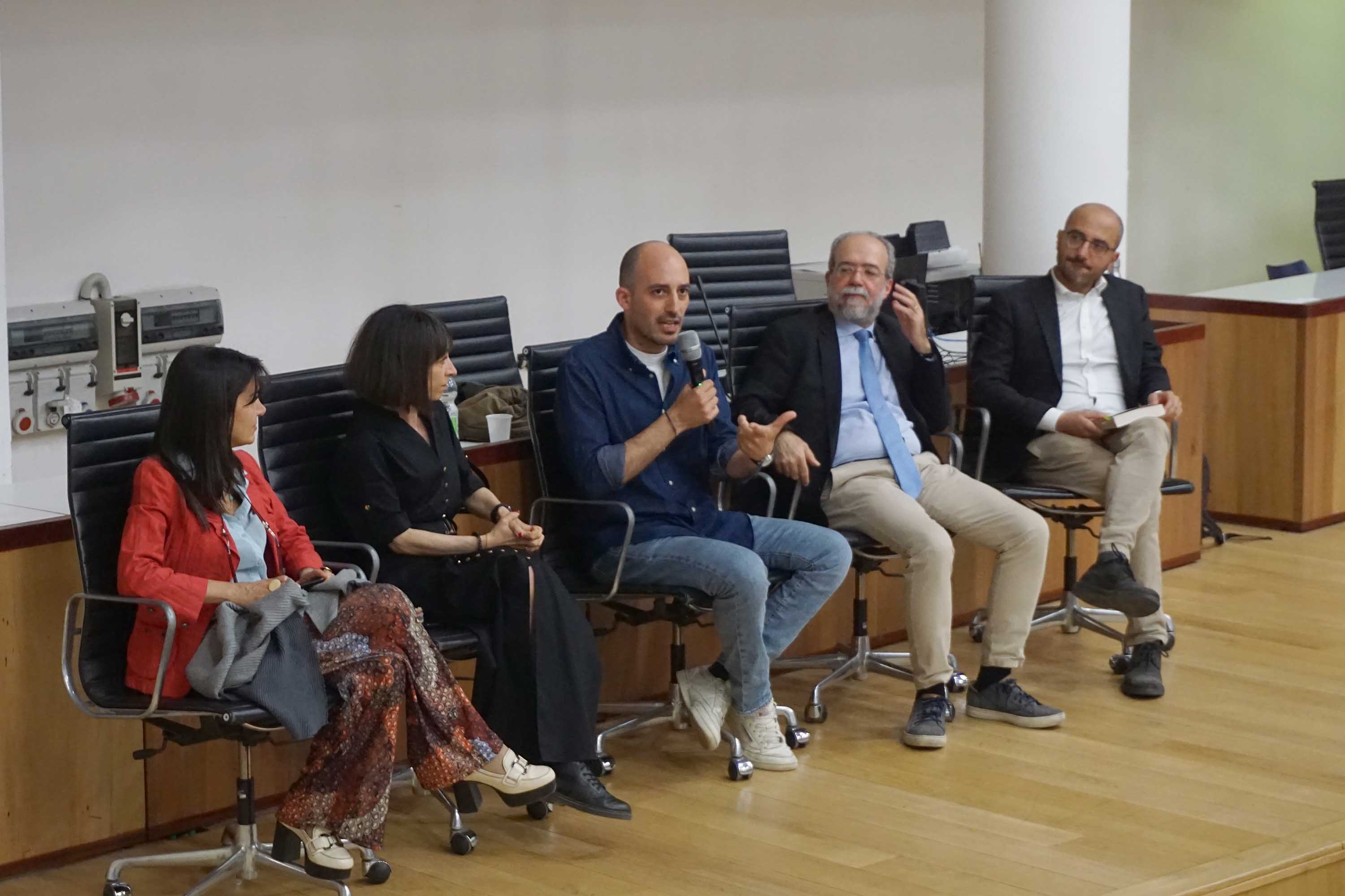 Un momento dell'intervento di Francesco Costa