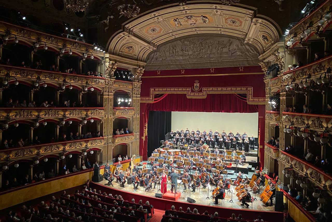 Un momento del concerto al Teatro Massimo Bellini