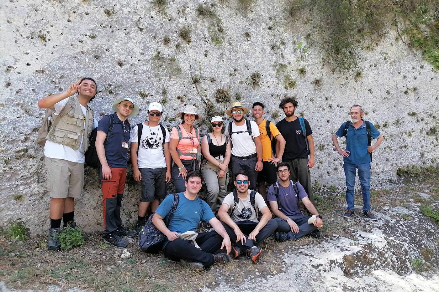 Studenti del corso di laurea in Scienze geologiche con la prof.ssa Rosalda Punturo