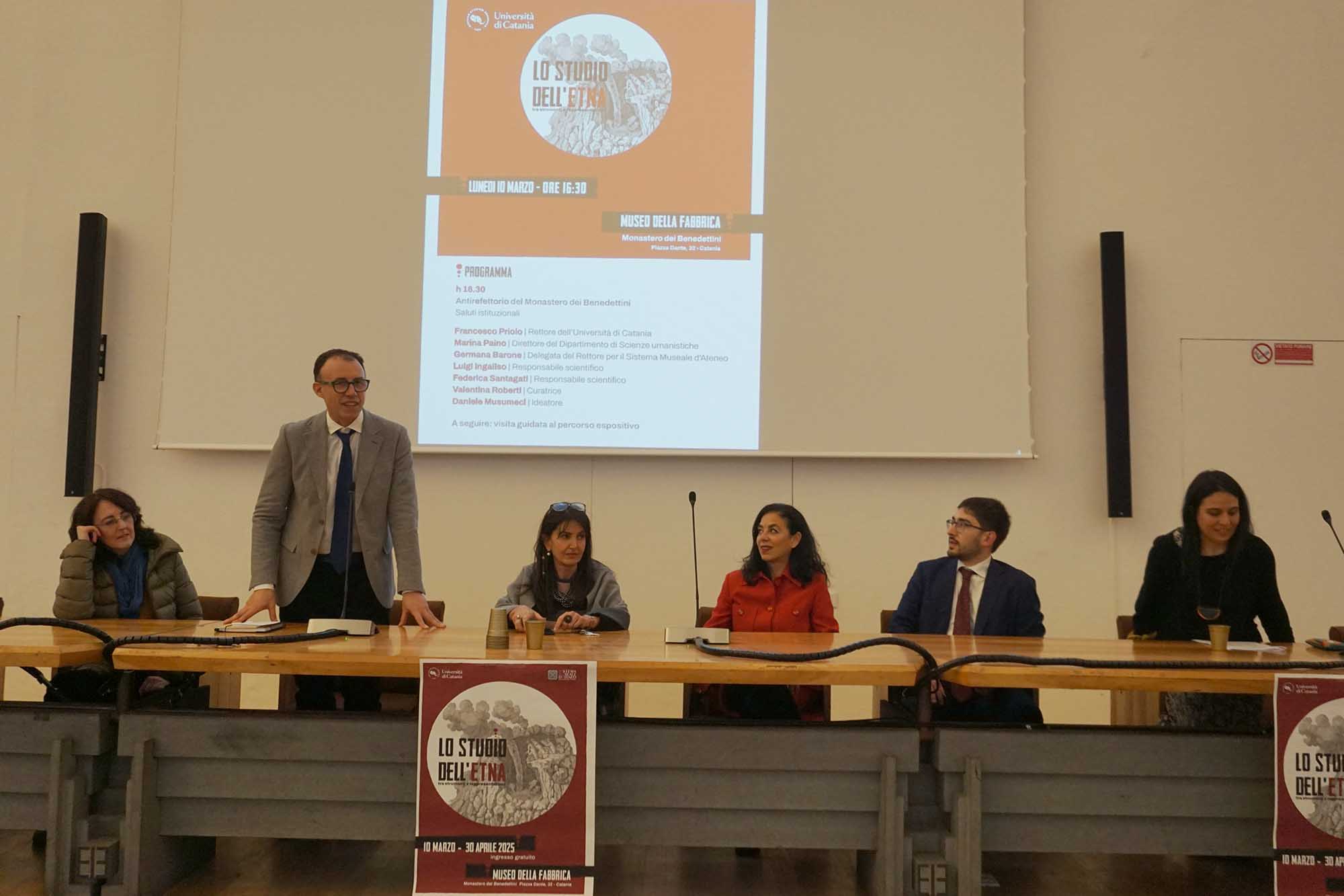 Un momento dell'intervento del prof. Luigi Ingaliso