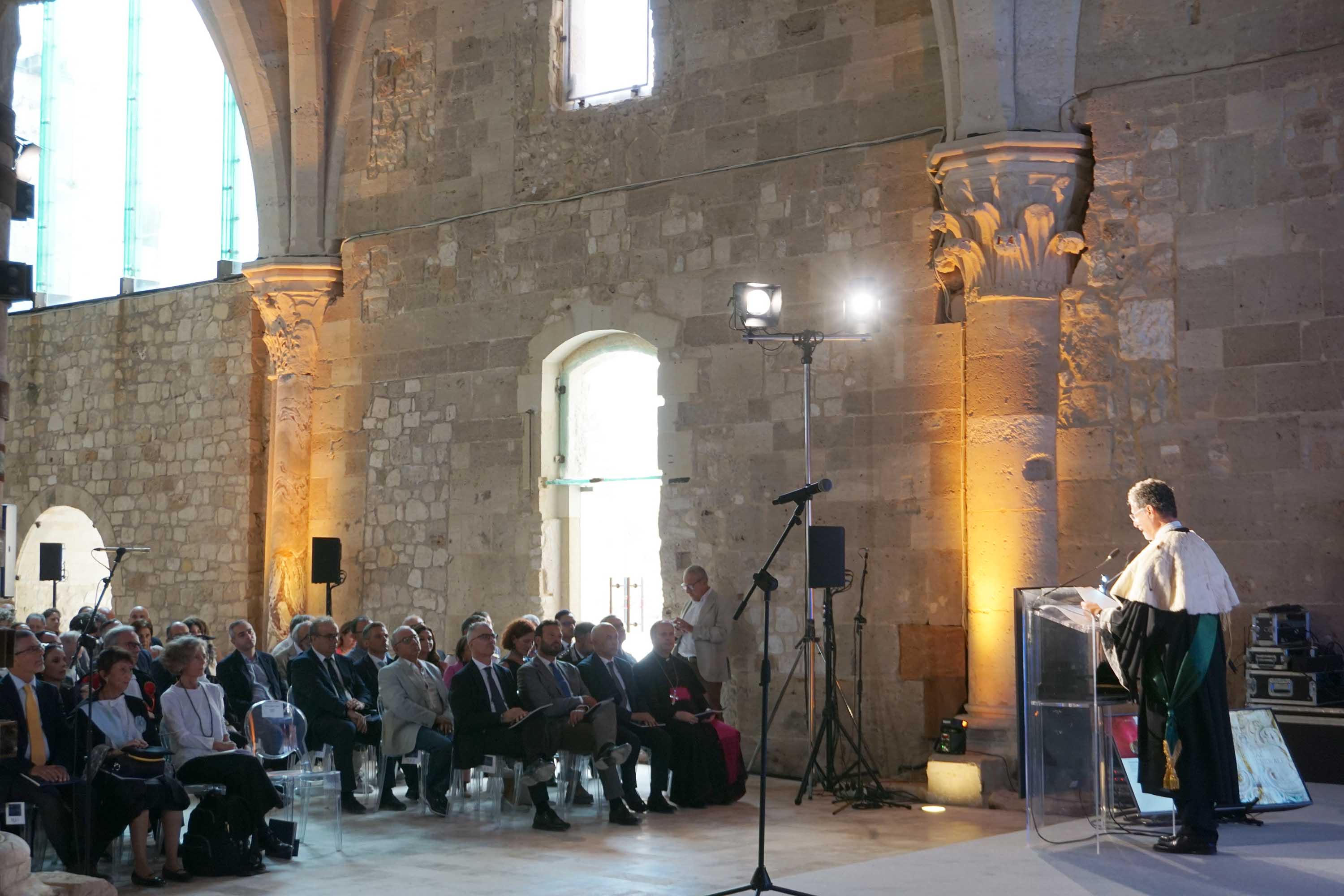 Un momento dell'intervento del rettore Francesco Priolo