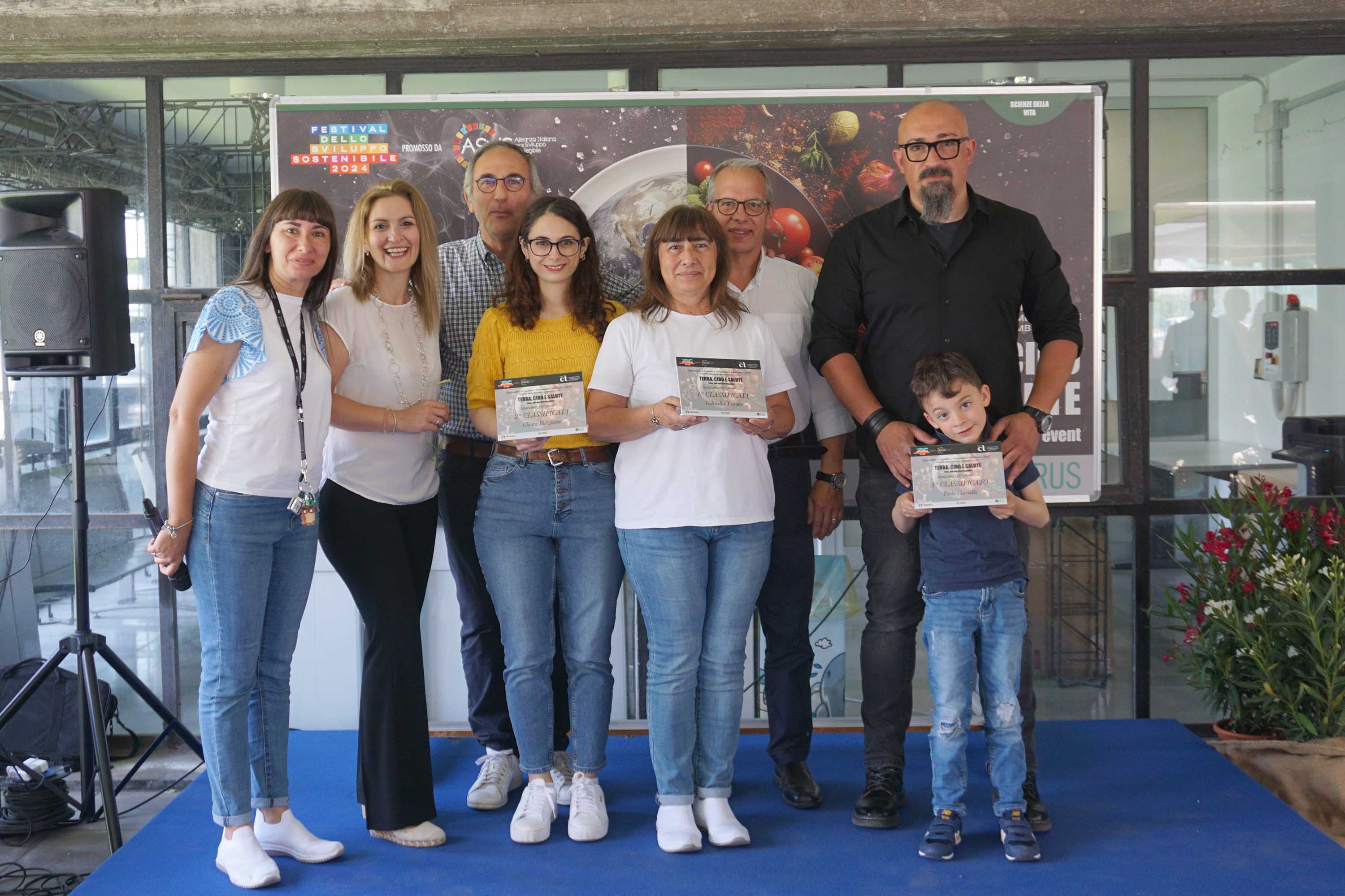 In foto i tre premiati del concorso fotografico