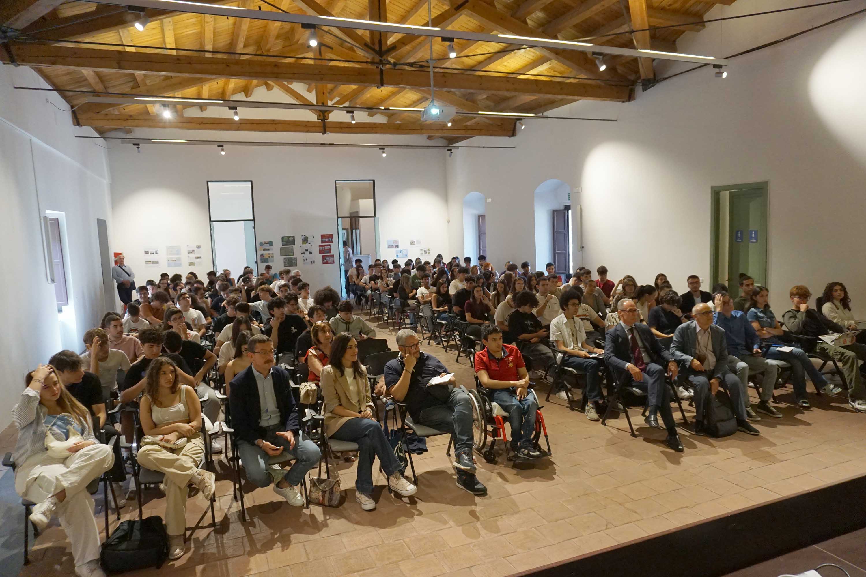 Gli studenti dei quattro istituti presenti al Palazzo della Cultura