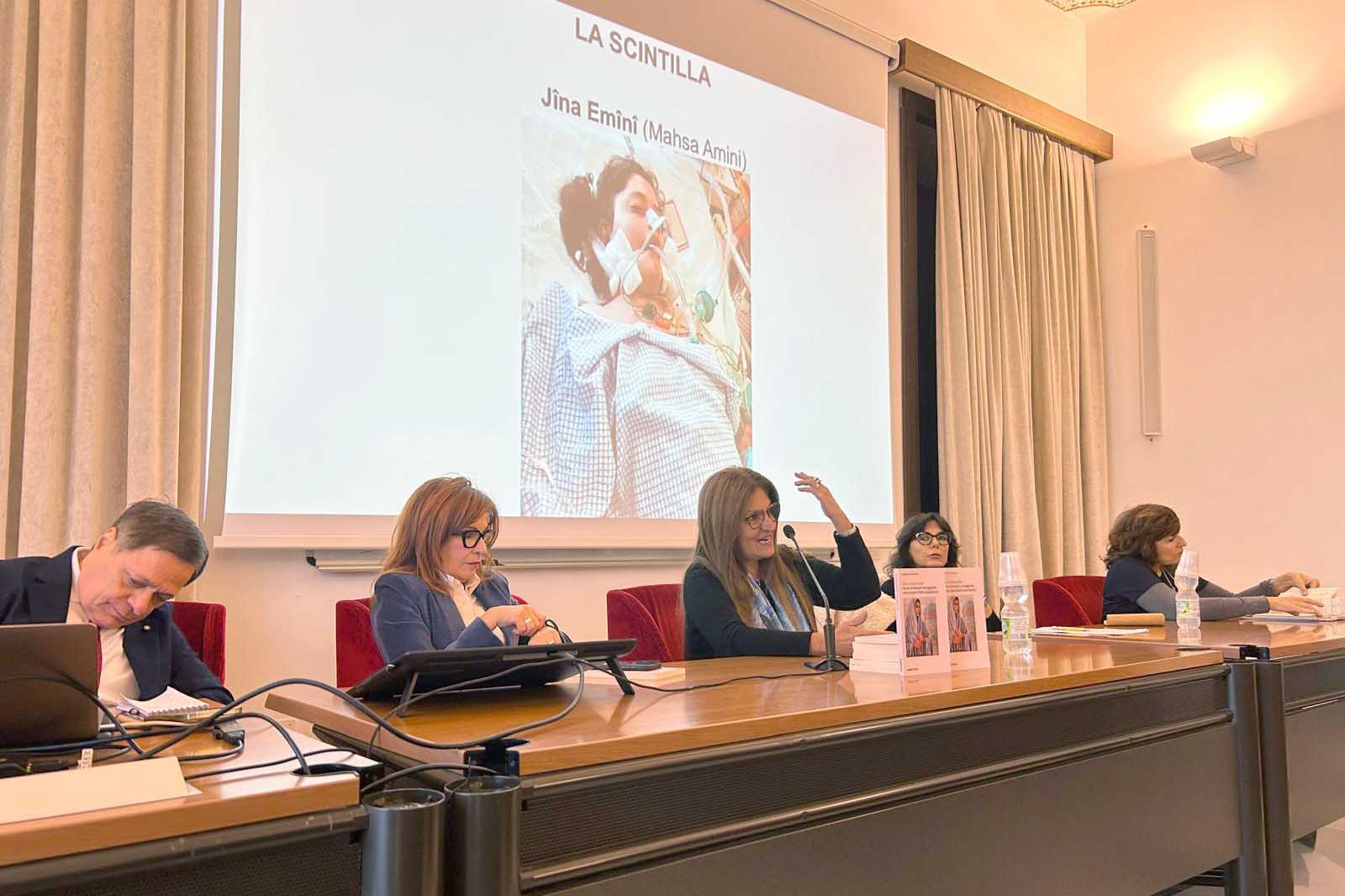 Un momento dell'intervento della prof.ssa Stefania Mazzone