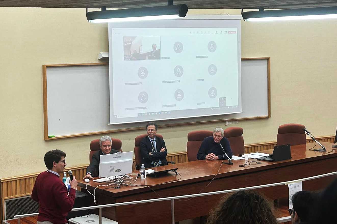 Un momento dell'intervento di uno studente all'incontro