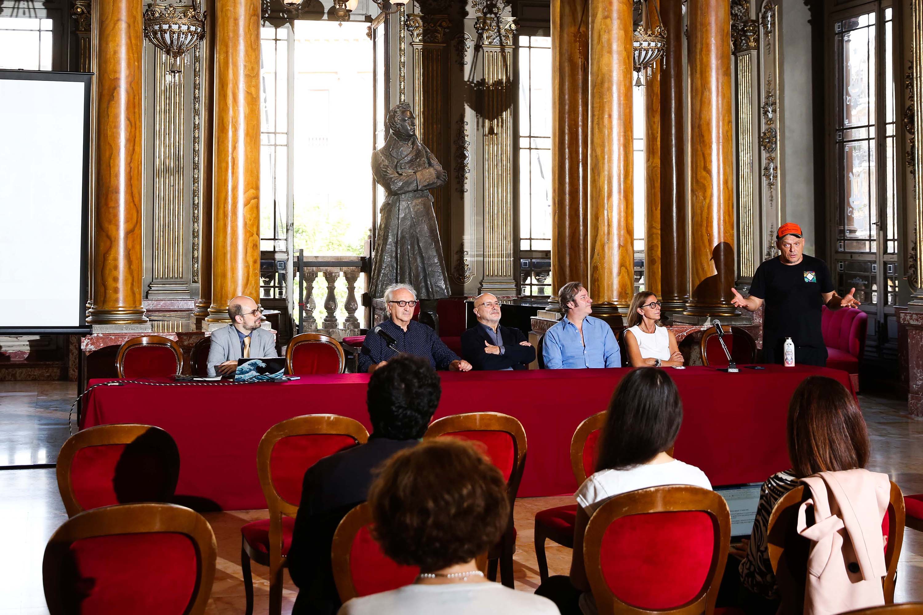 Un momento della presentazione al Teatro Massimo Bellini