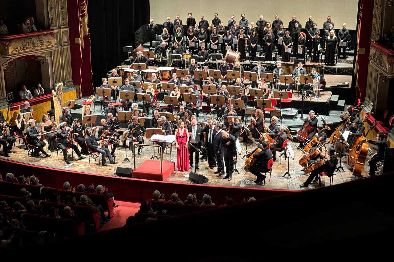 Gli applausi a conclusione del concerto