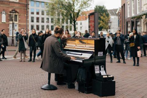 pianoforte in strada