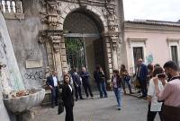 La fontana e il portale di Villa Cerami su via dei Crociferi