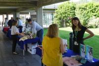 Visitatori tra gli stand