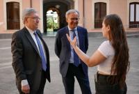 Una studentessa pone alcune domande al prof. Enrico Giovannini 