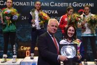 Il premio alla maestra di scherma del Cus Catania, Rosanna Fusco