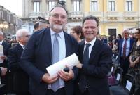 Il prof. Pierluigi Catalfo insieme con il rettore Francesco Priolo