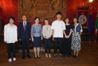 La delegazione cinese insieme con la prof.ssa Francesca Longo