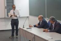 Un momento dell'intervento del prof. Giuseppe Timpanaro